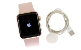 Apple Watch S3 mit Ladekabel