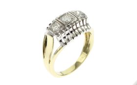 Ring 6.69 g 585/- Gelbgold und Weissgold mit 3 Diamanten zus. ca. 0.45 ct. F/vs Ringgroesse 60