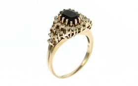 Ring 4.20 g 585/- Gelbgold mit 1 Saphir und 26 Diamanten zus. ca. 0.26 ct. G/si Ringgroesse 52