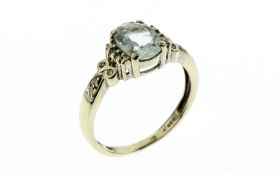 Ring 2.71 g 585/- Gelbgold mit Aquamarin und 10 Diamanten zus. ca. 0.05 ct. Ringgroesse 53