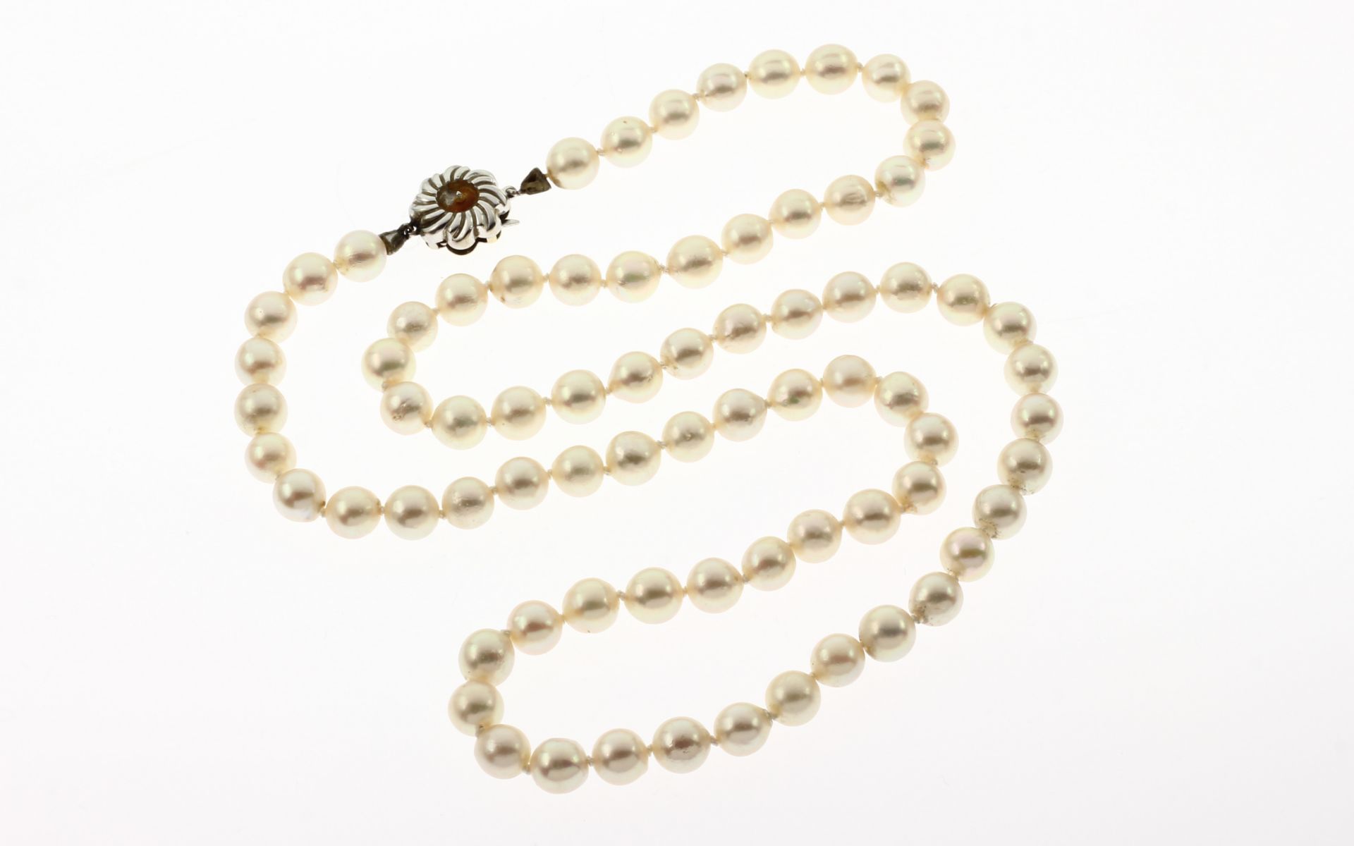 Perlenkette mit 585/- Weissgold Verschluss Laenge 60.00 cm