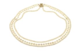 Perlenkette dreireihig mit Suesswasser-Zuchtperlen und 585/- Gelbgold Verschluss Laenge 42.00 cm