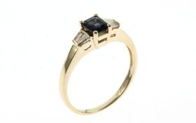 Ring 1.94g 585/- Gelbgold mit 4 Diamanten zus. ca. 0.30 ct. und Saphir. Ringgroesse ca. 52