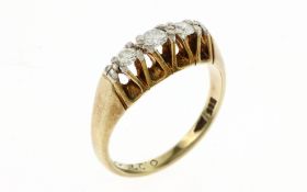 Ring 4.34g 585/- Gelbgold und Weissgold mit 3 Diamanten zus. ca. 0.27 ct.. Ringgroesse ca. 55