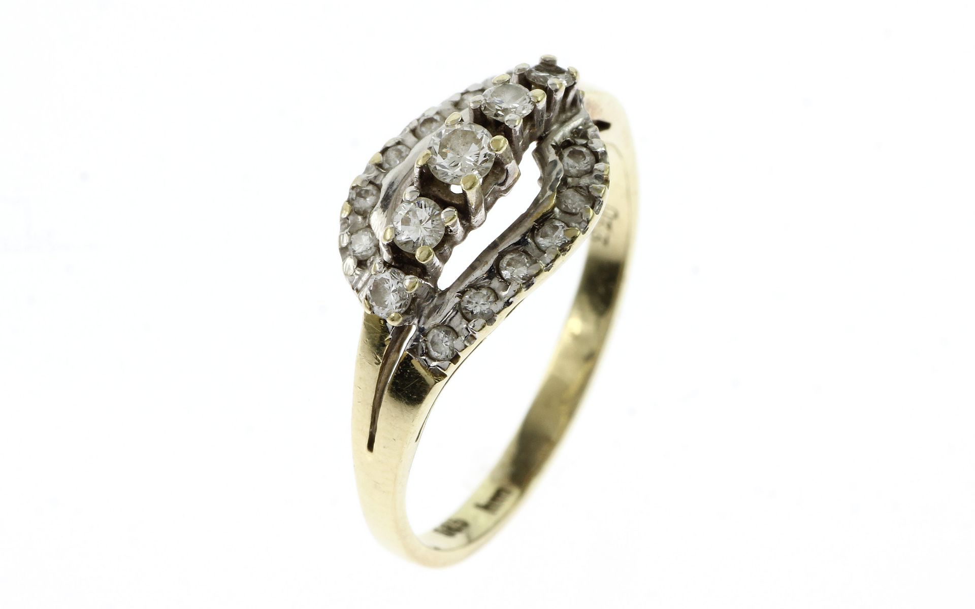 Ring 2.59g 585/- Gelbgold und Weissgold mit Diamanten. 17 Diamanten zus. ca. 0.50 ct.. Ringgroesse c