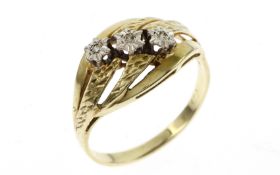 Ring 2.68g 585/- Gelbgold und Weissgold mit 3 Diamanten zus. ca. 0.03 ct.. Ringgroesse ca. 54