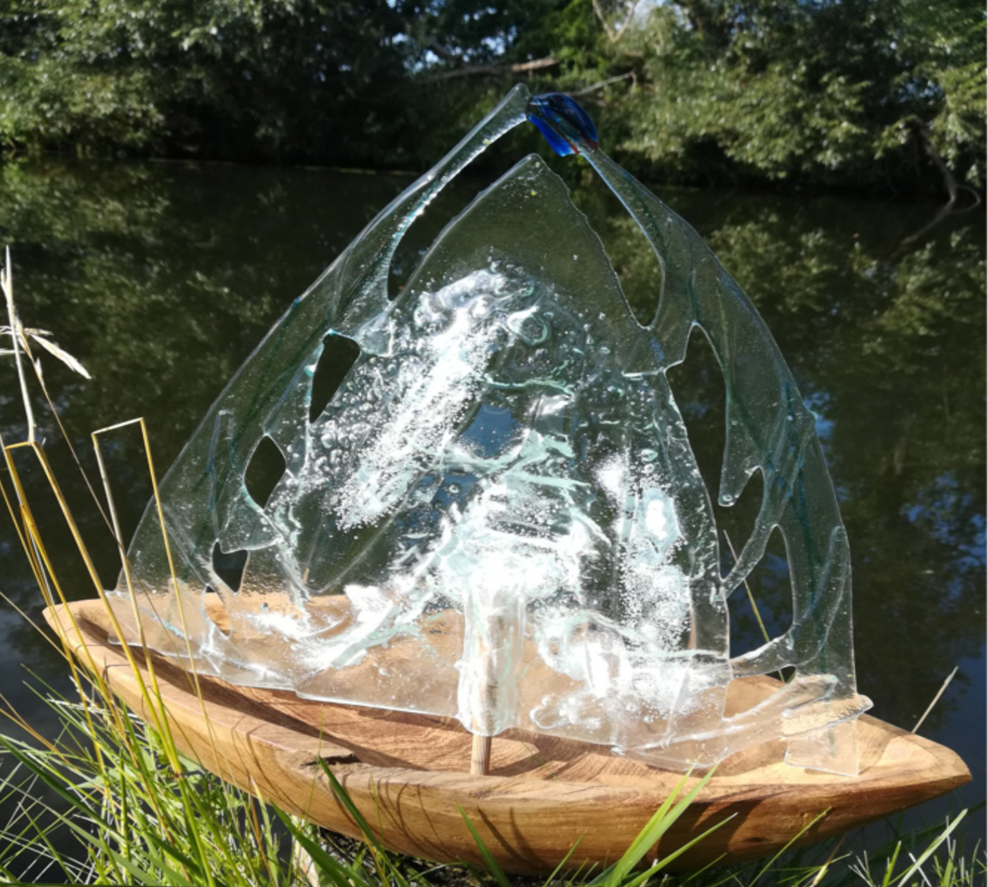 Skulptur aus Glas und Holz "Sonnen-Segel-Boot" - Konstanze Weidhaas