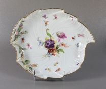 Meissen-Blattschaleum 1900, Meissen, Porzellan, Blattschale mit buntem Blütendekor, Goldrand