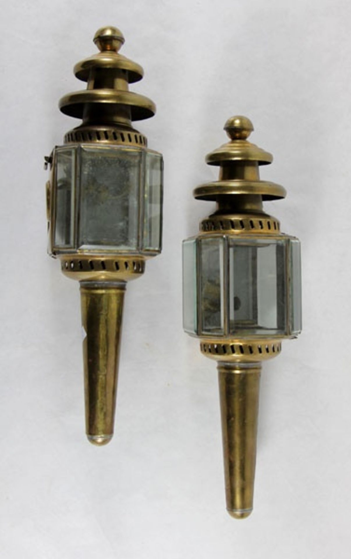 Paar Kutscherlampenum 1900, Paar Kutscherlampen, mit seitl. facettiertem Glasscheiben, wohl M