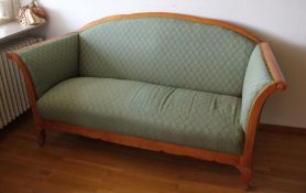 Biedermeier-Sofa19. Jhd., Biedermeier-Sofa, Kirschholz, nach außen geschwungene Armlehnen, a