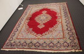 persischer MedaillonteppichPersien, großer Teppich mit Medaillon, reiches Blütendekor und O
