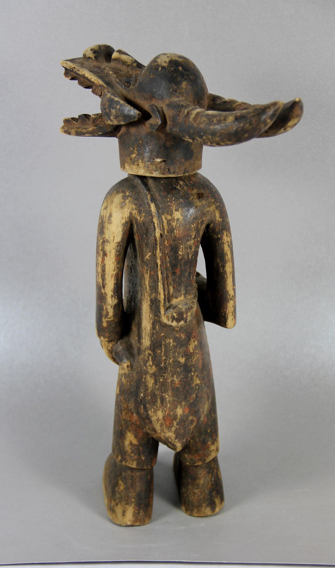 afrikan. Skulptur mit Helmmaske - Bild 2 aus 3