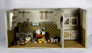 antike Puppenküche mit Zubehör