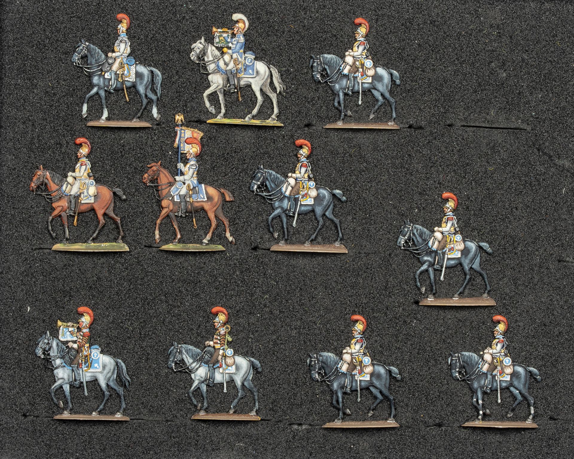 France - Cavalerie lourde. Les carabiniers au pas. 1 officier, 2 trompettes, <br>1 étendard, 6 solda