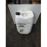 Tub of Mortar Plasticiser
