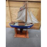 Pond Yacht with Stand