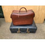 2x Vintage Cases