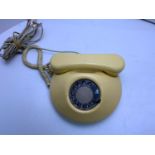 Retro Cream Telephone