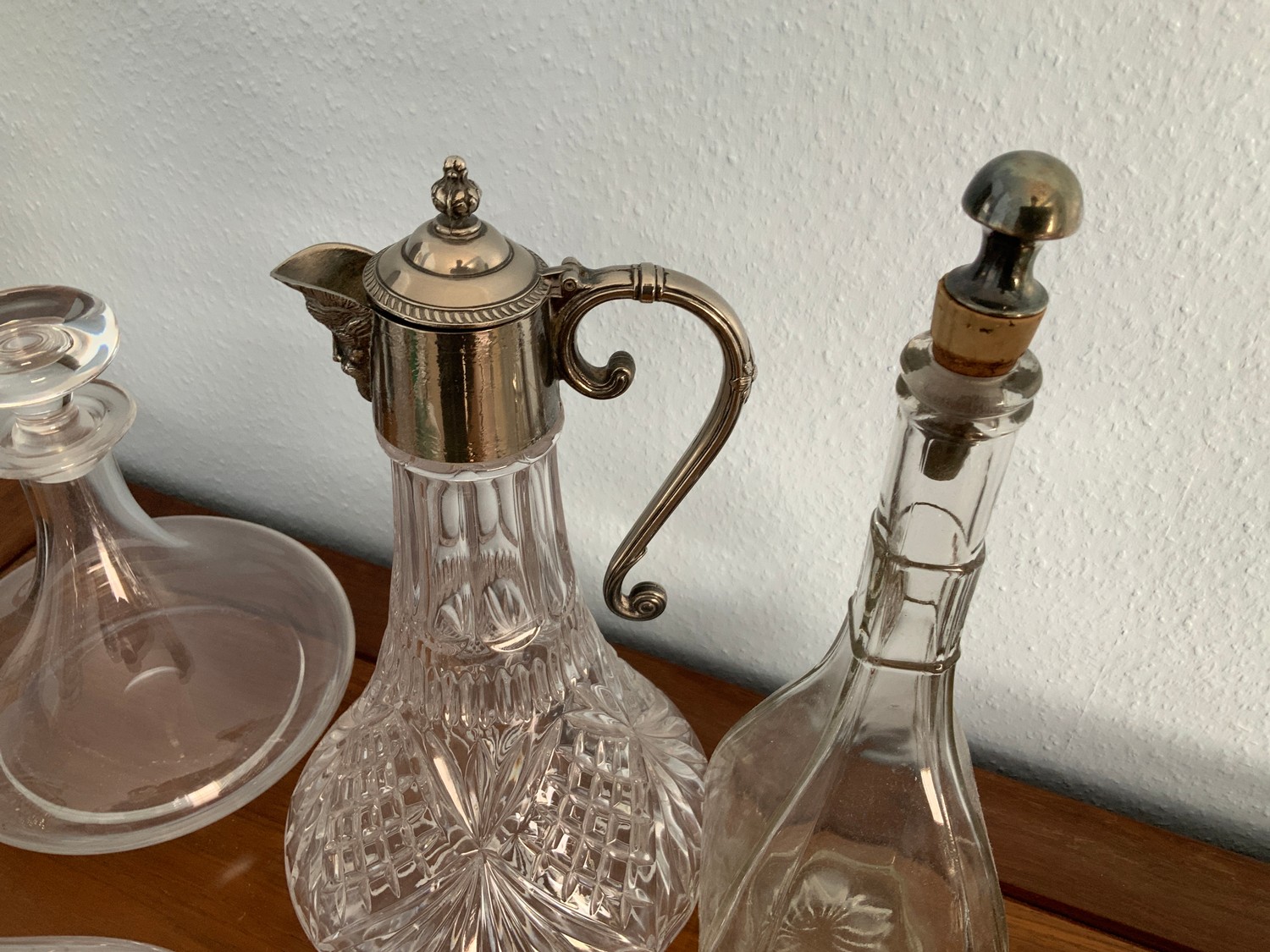 Decanters, Claret Jug and Galleried Tray - Bild 2 aus 3