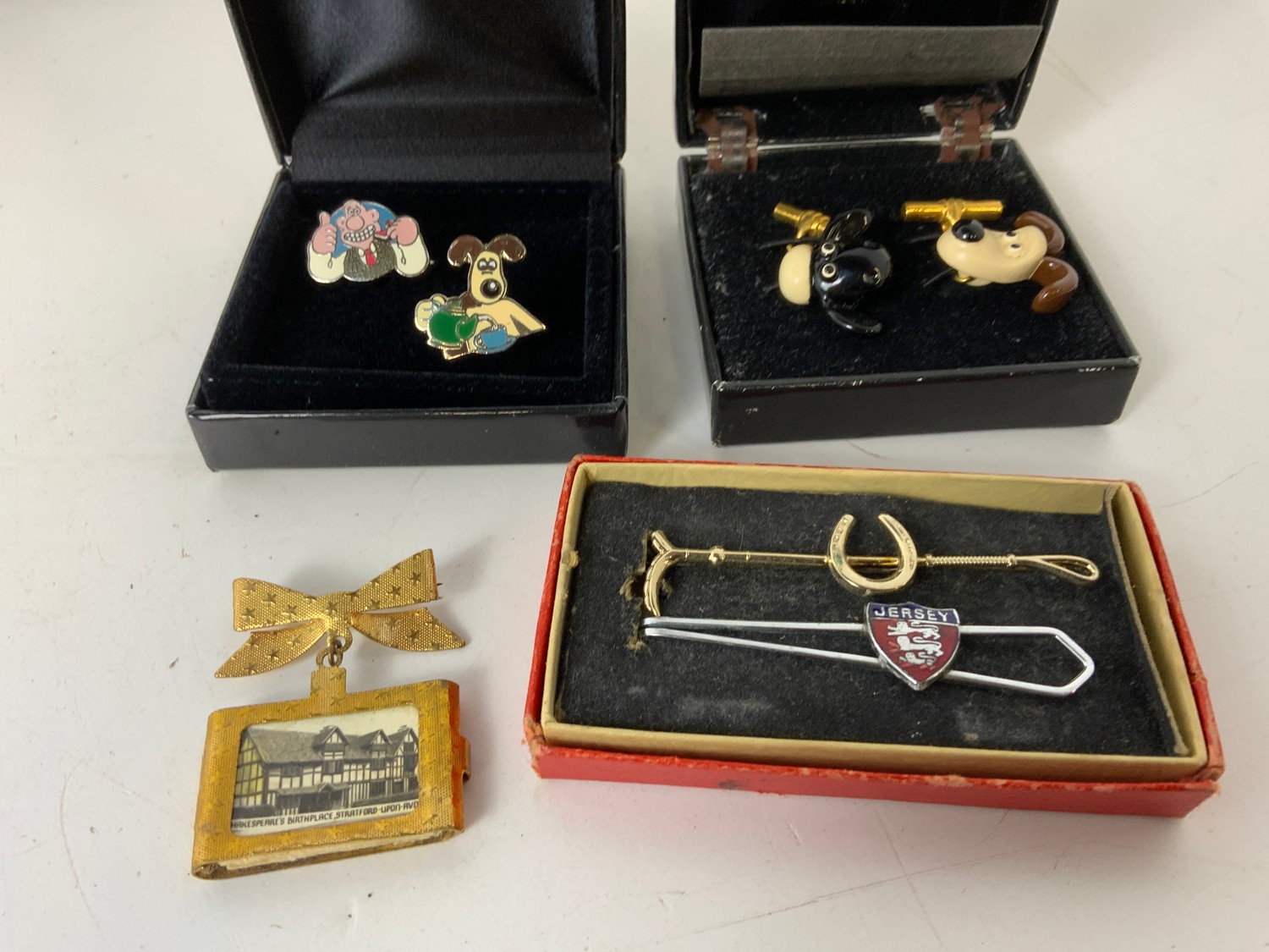 Wallace and Gromit Cuff Links, Tie Pins, Lighters etc - Image 2 of 2