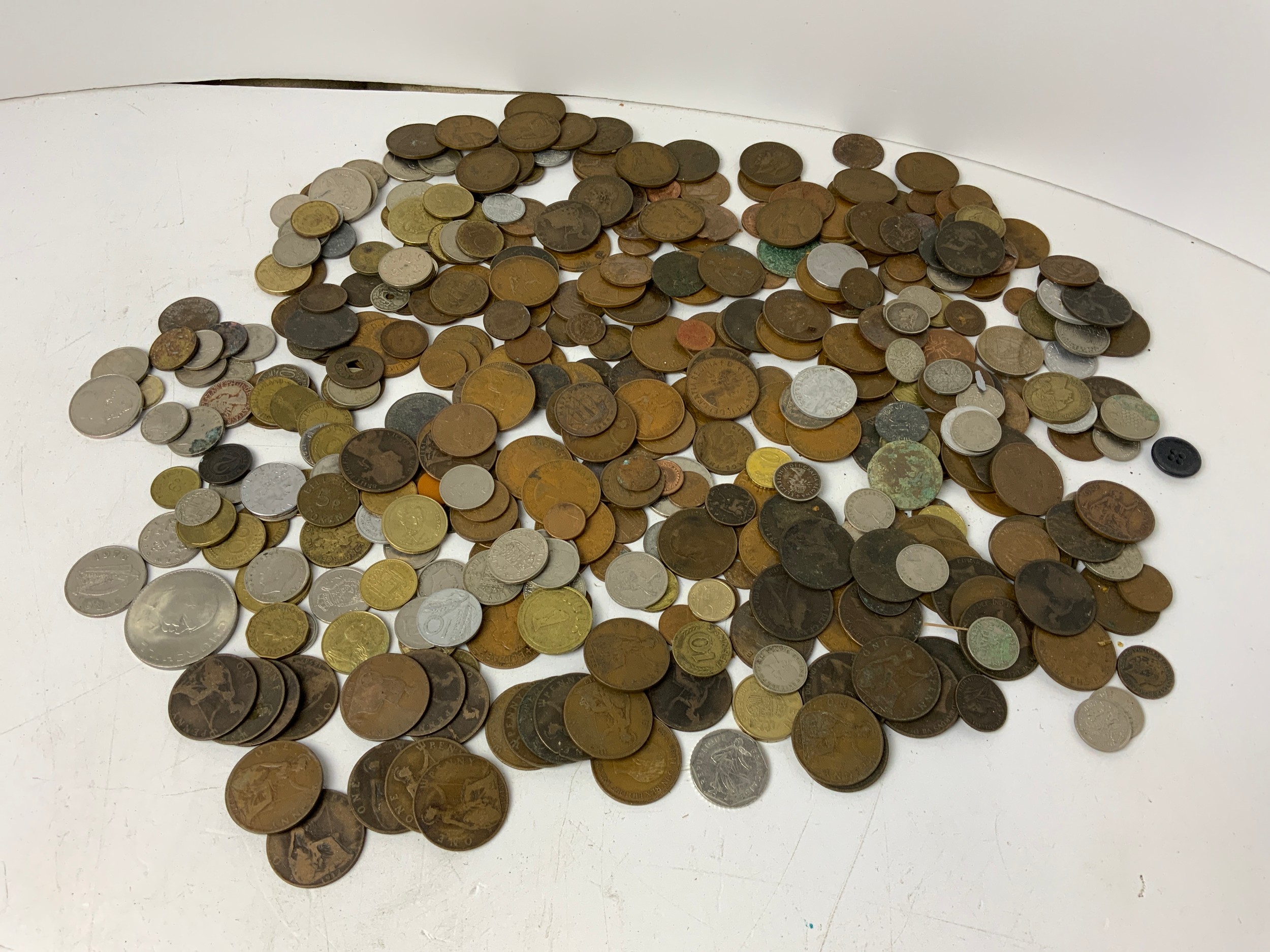 Large Quantity of Old Coins - Mainly British