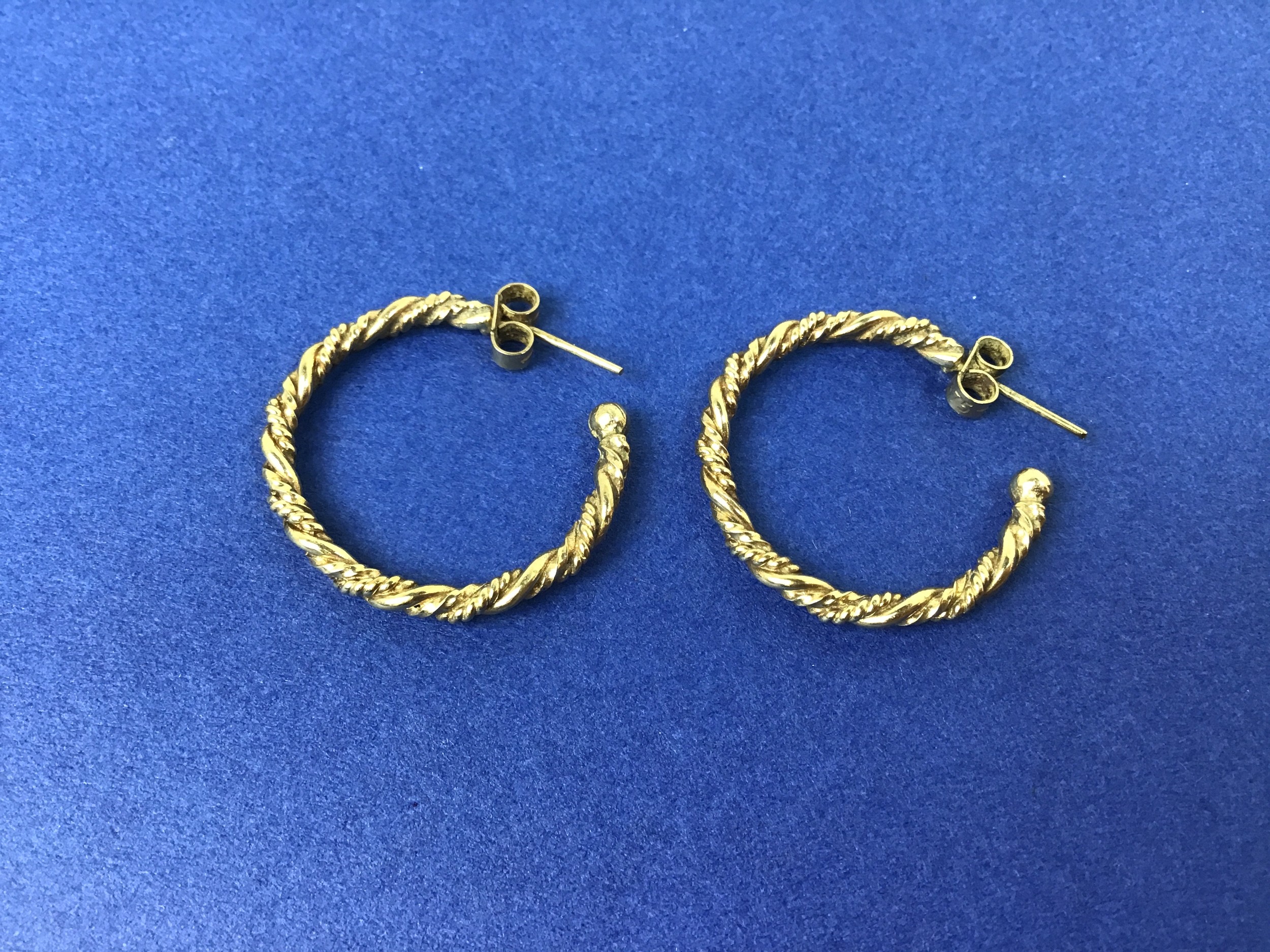 Pair of 9ct Gold Twisted Hoop Earrings - 5.36gms - Image 2 of 2