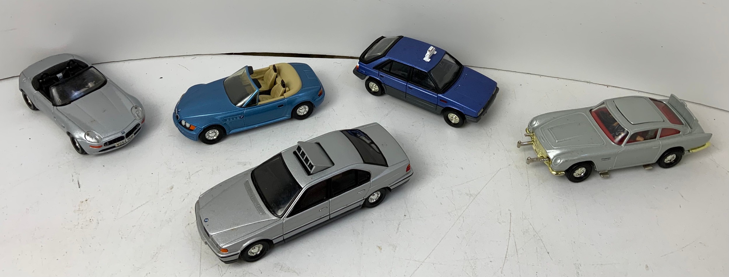 5x James Bond Model Cars