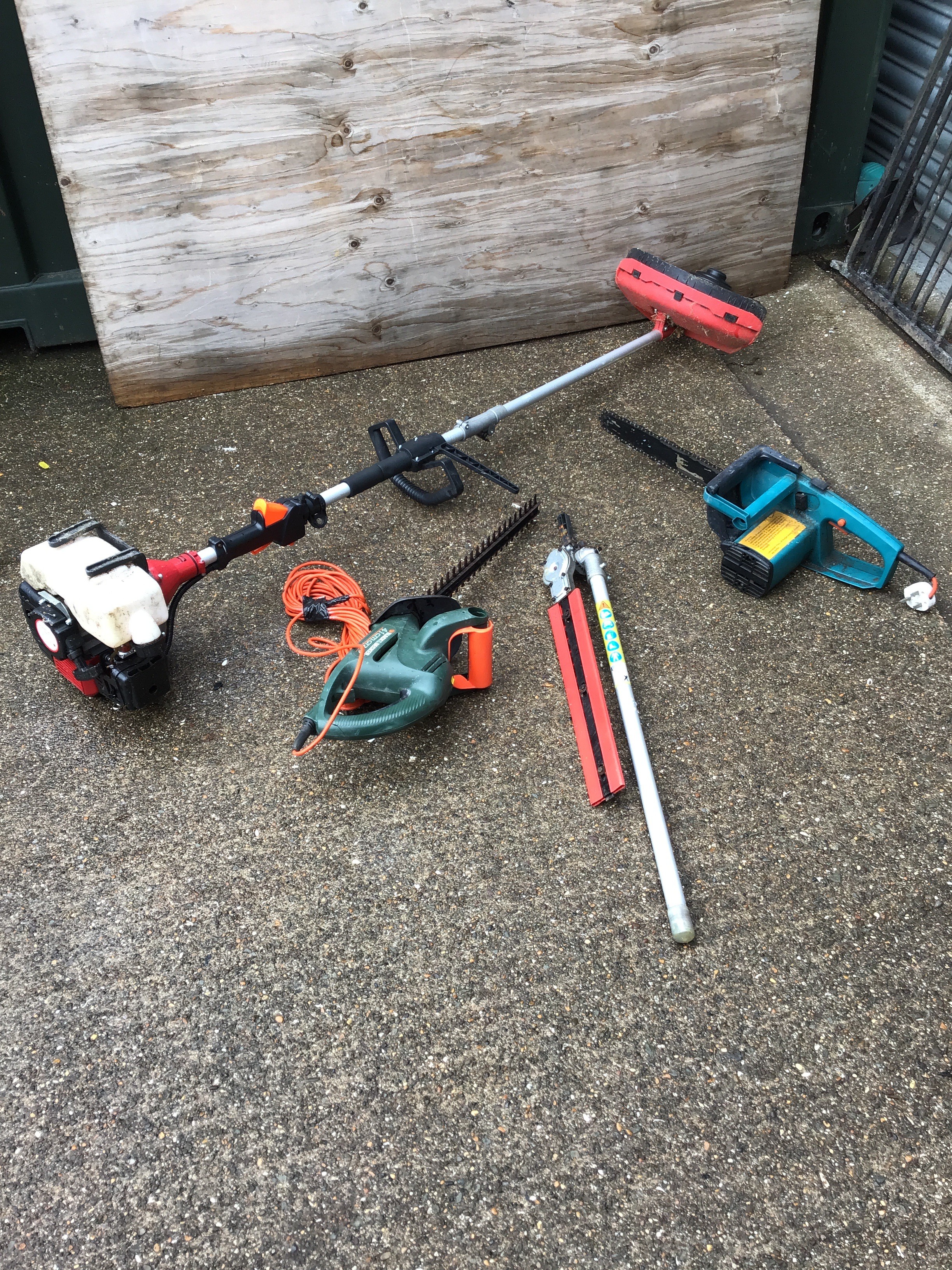 McCulloch Petrol Strimmer, Electric Hedge Trimmer, Chainsaw and Strimmer Attachments