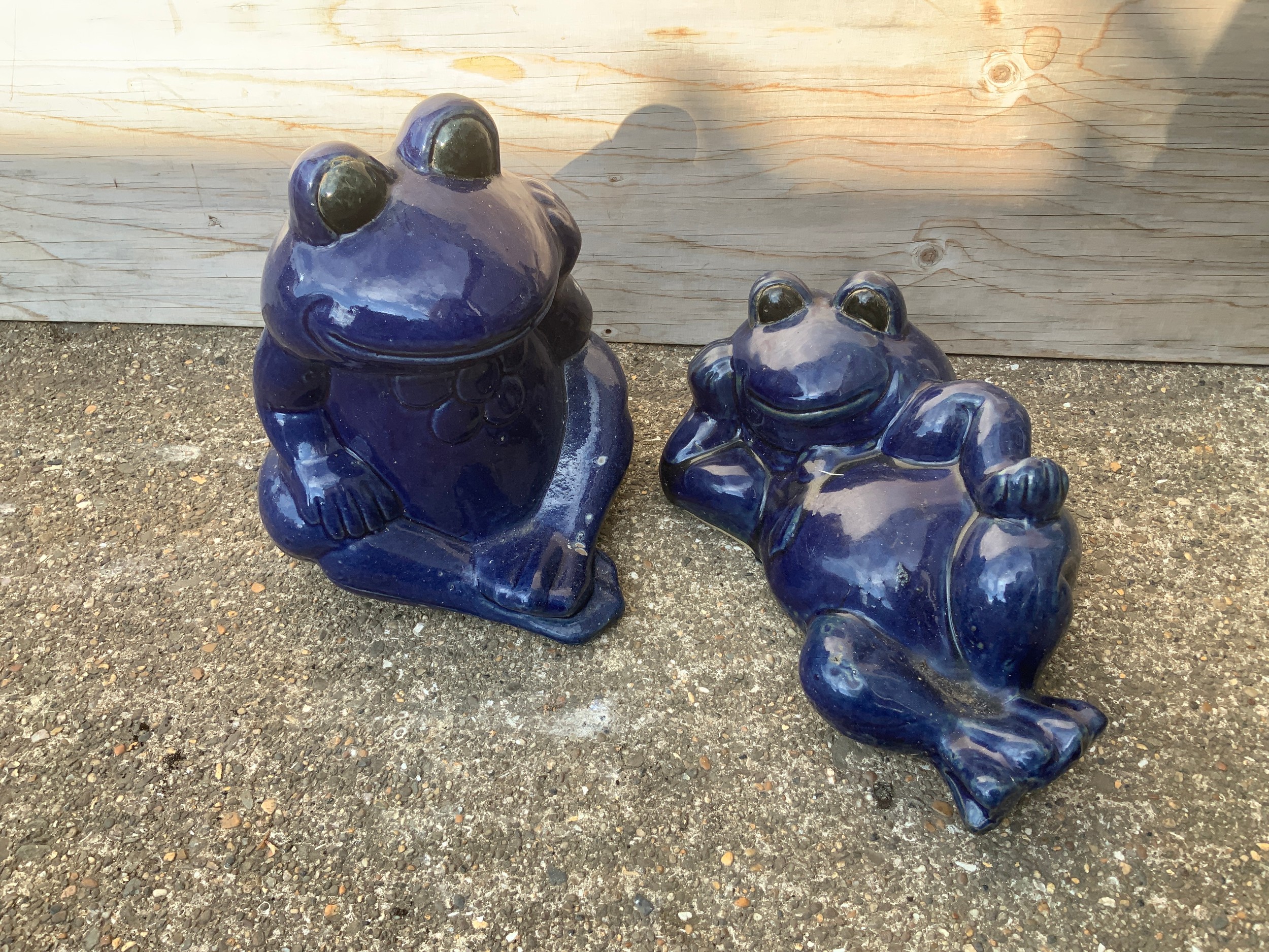 2x Blue Glazed Frogs