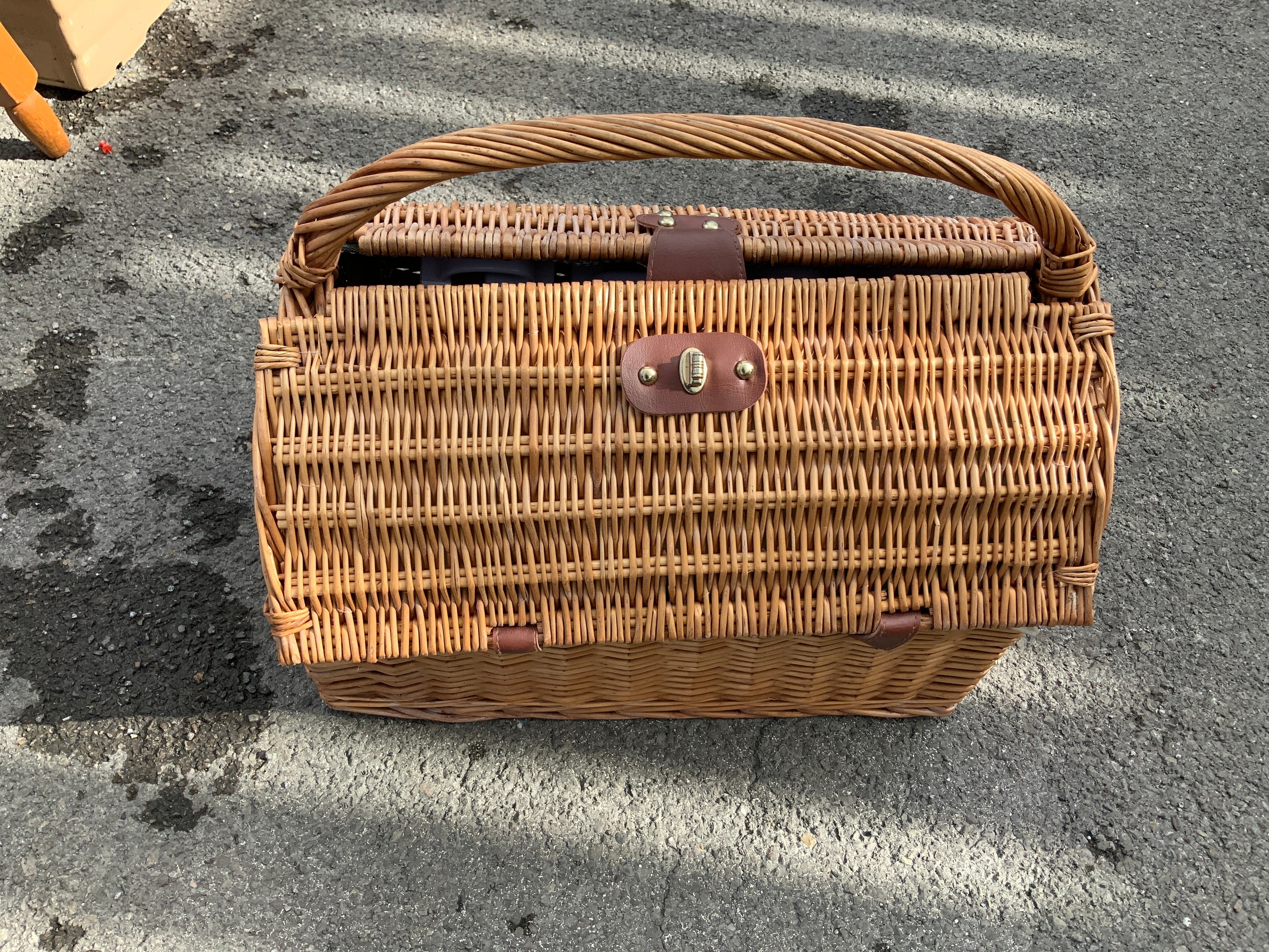 Fitted Wicker Hamper