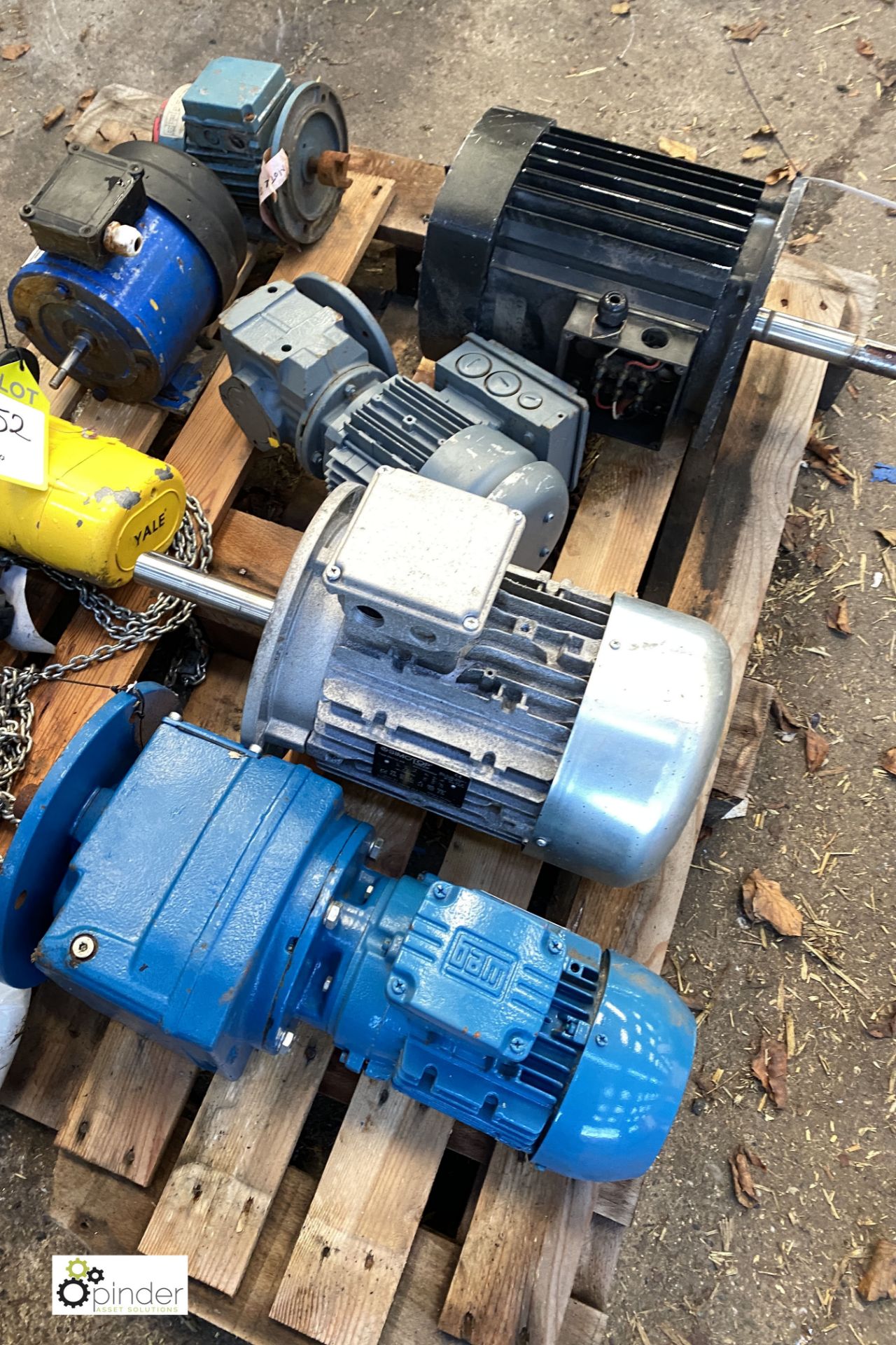 4 various Electric Motors and 2 Geared Motors, to pallet (please note this lot has a lift out fee of
