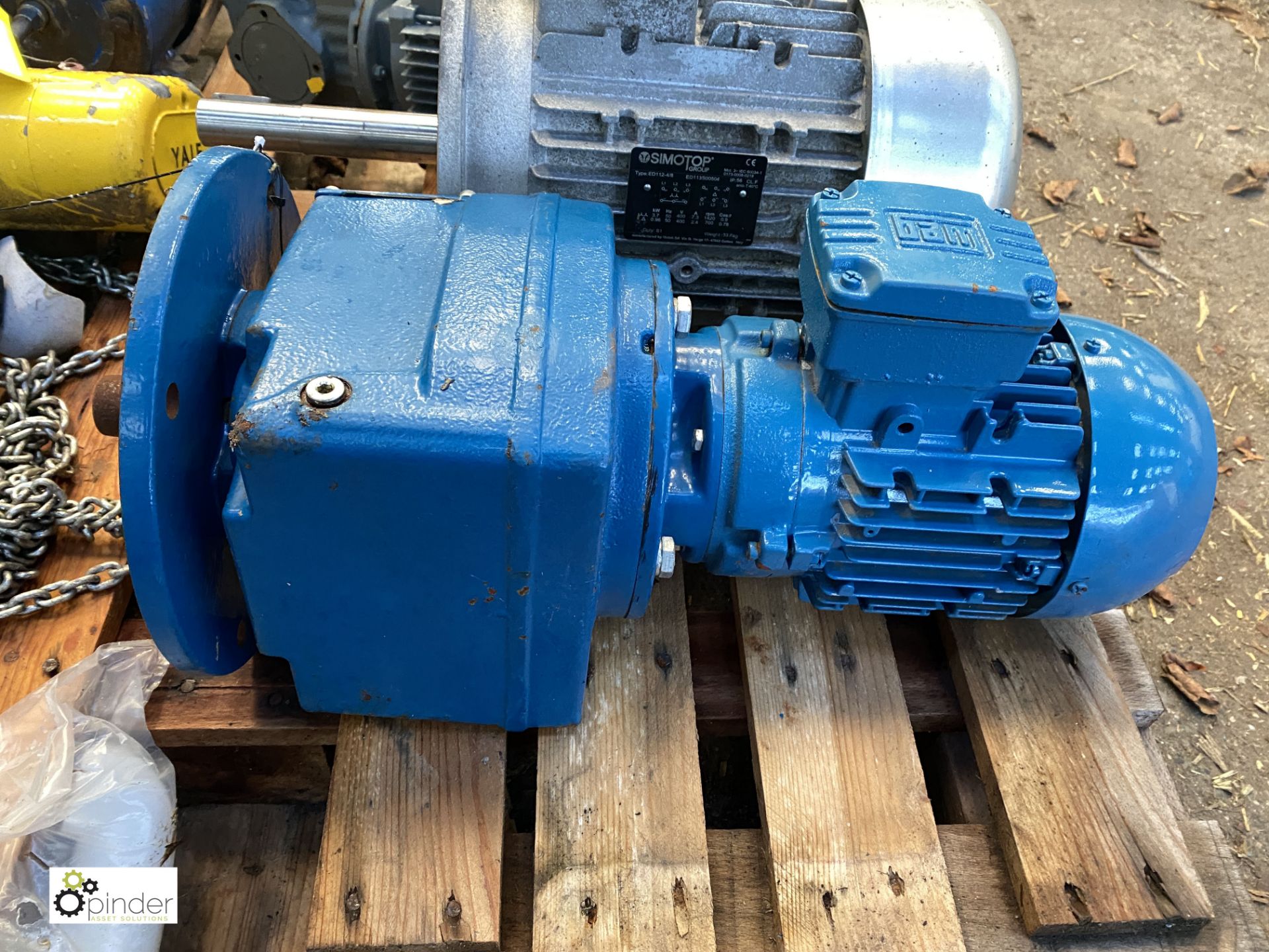 4 various Electric Motors and 2 Geared Motors, to pallet (please note this lot has a lift out fee of - Image 3 of 6