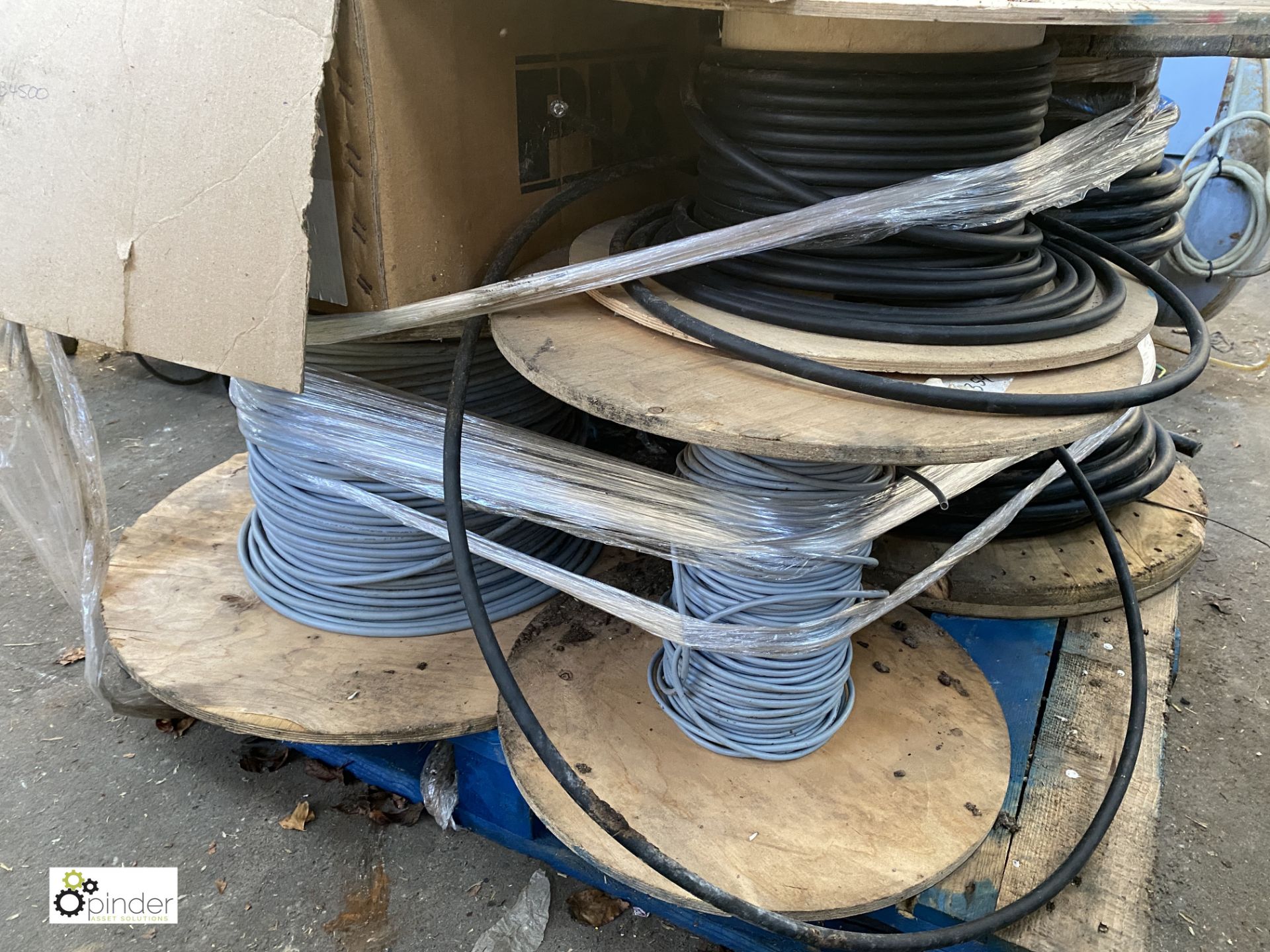 4 part drums various Insulated Cable and 2 boxes Belting (please note this lot has a lift out fee of - Image 3 of 4