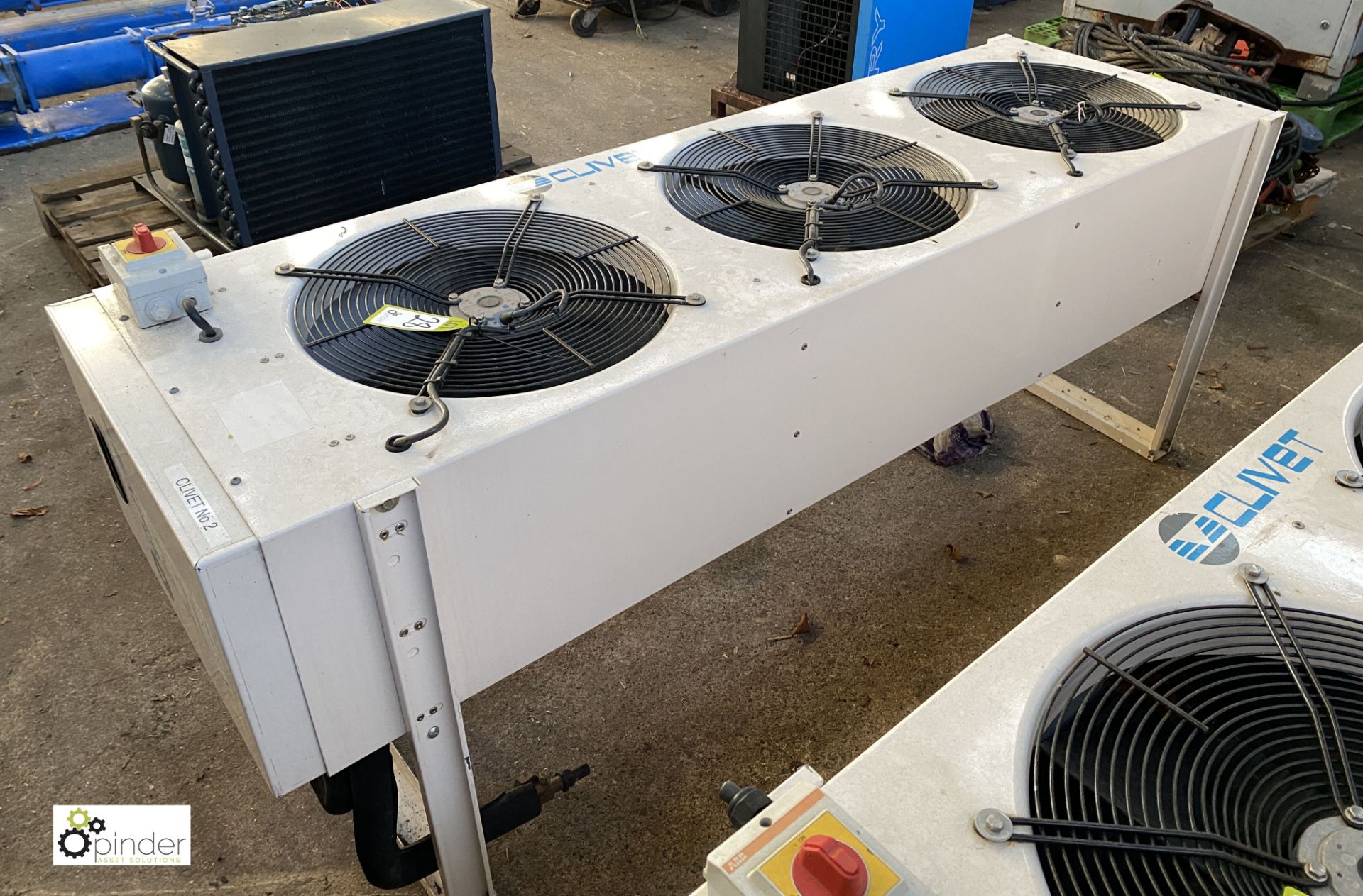 Clivet CE71 3-fan Refrigeration Chiller (please note this lot has a lift out fee of £10 plus vat) - Image 2 of 3