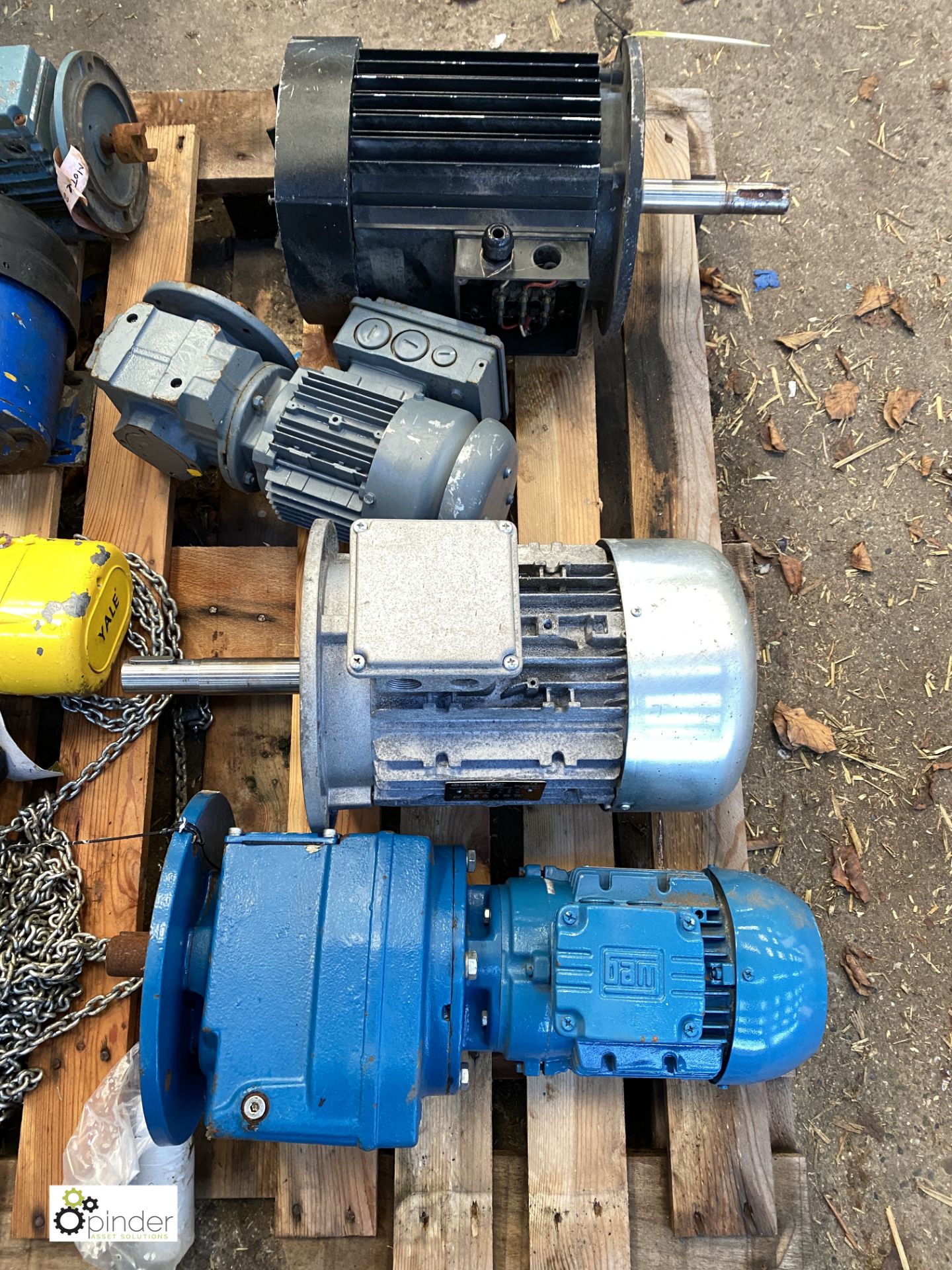 4 various Electric Motors and 2 Geared Motors, to pallet (please note this lot has a lift out fee of - Image 2 of 6