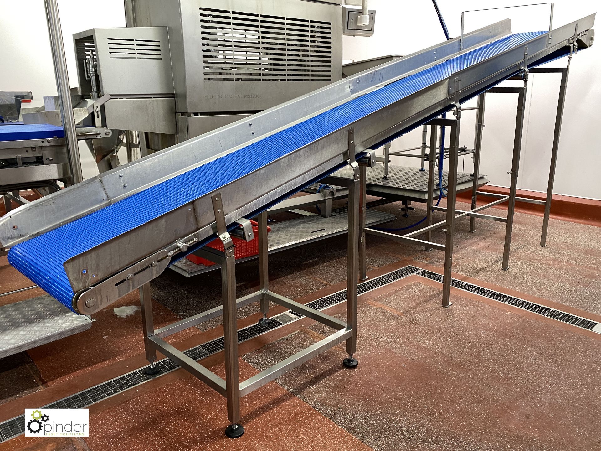 Powered inclined Belt Conveyor, 650mm belt width, 490mm belt length, min height 800mm, max height