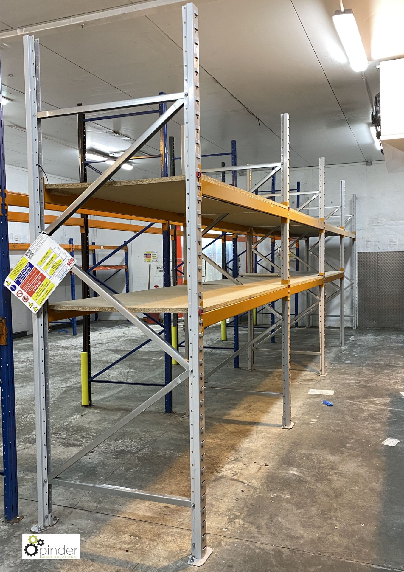 4 bays Pallet Racking, 5 uprights 3000mm x 1100mm and 14 beams 2250mm (please note there is a lift