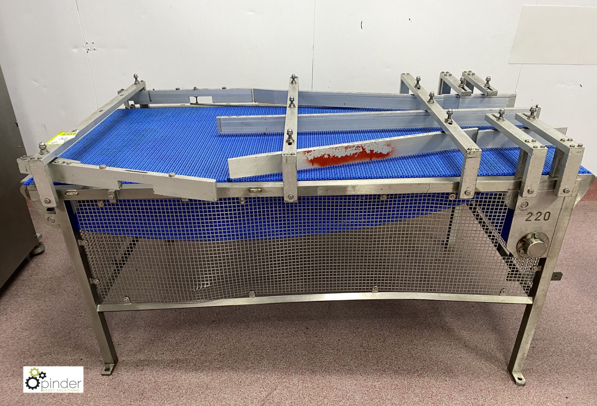 Stainless steel framed adjustable powered Lane Reduction Conveyor, max conveyor width 795mm,