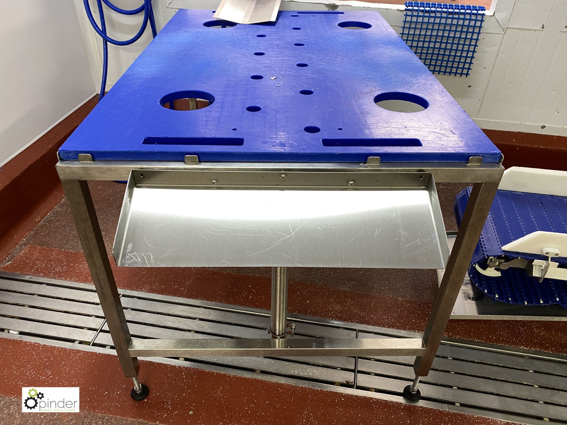 Stainless steel Fish Descaling Table, 1500mm x 990mm, with nylon top (please note there is a lift - Image 3 of 3