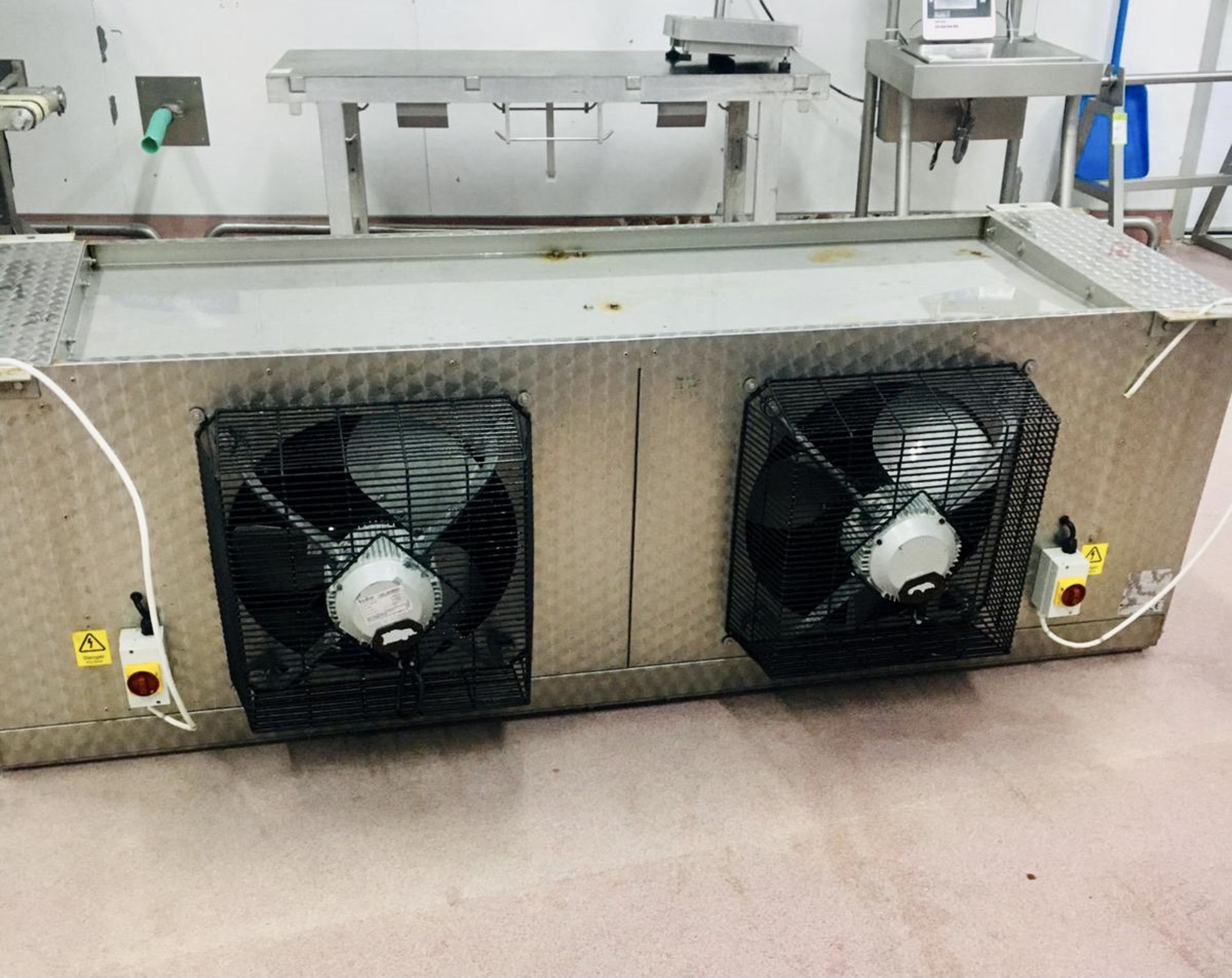 Chiller Unit with 2 Hydor fans (please note there is a lift out fee of £20 plus VAT on this lot)