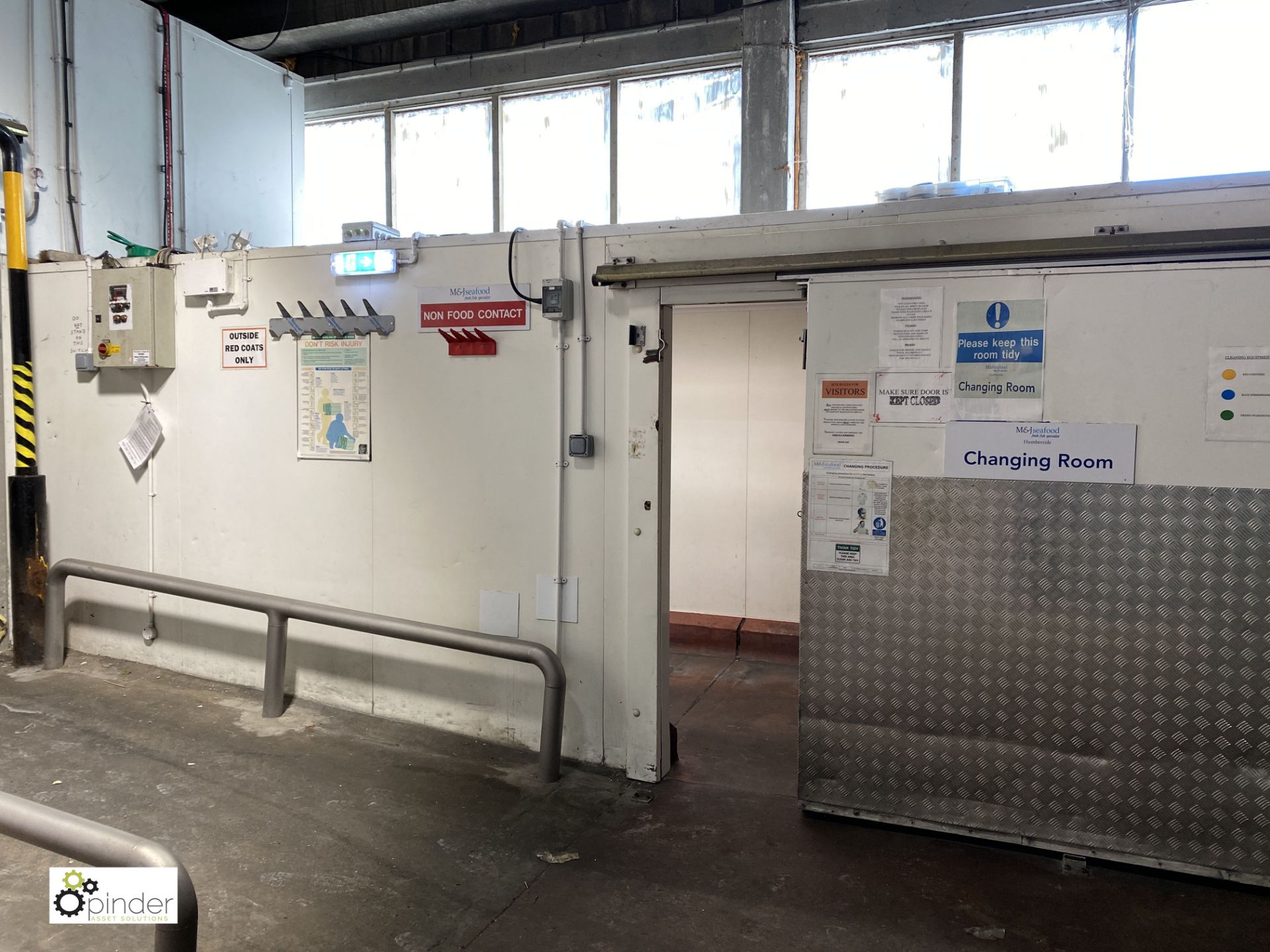 Insulated Chiller/Office, 5980mm x 2200mm with LED lights, 5-fan evaporator unit, chiller and - Image 2 of 10