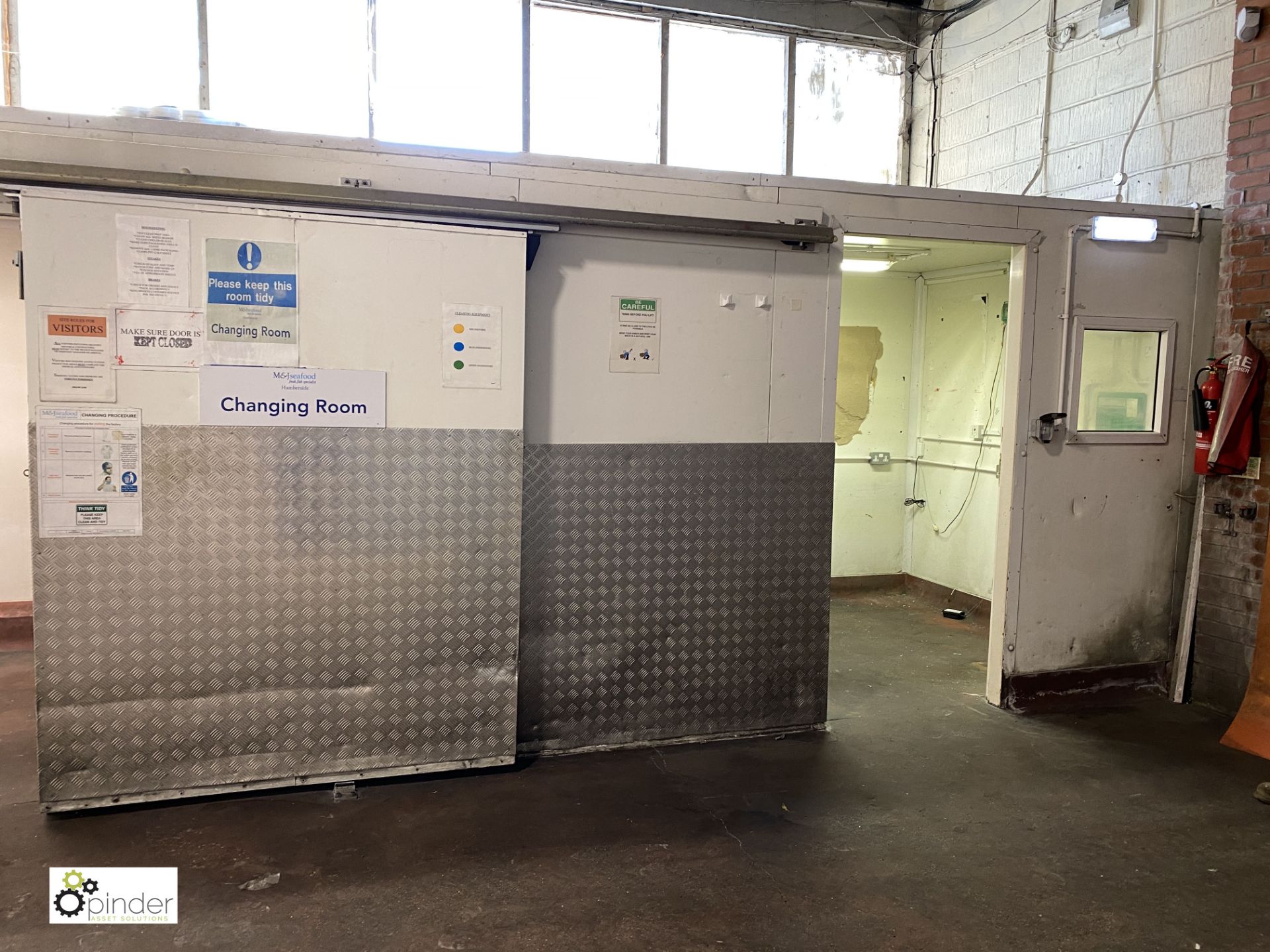 Insulated Chiller/Office, 5980mm x 2200mm with LED lights, 5-fan evaporator unit, chiller and - Image 3 of 10