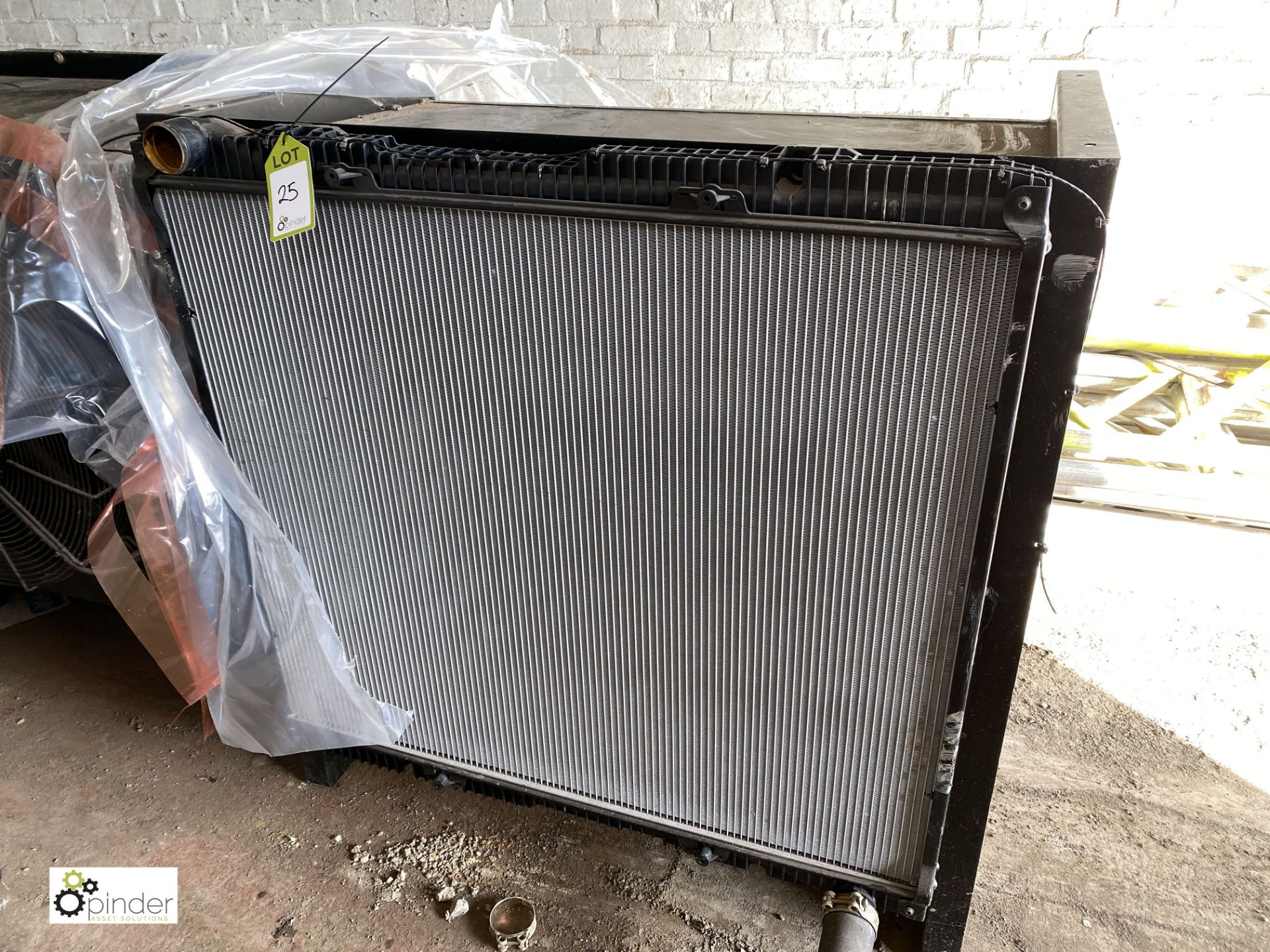 Scania KMK stand mounted Radiator (test use only) (1769997) U2857002 (LOCATION: Boston Spa)