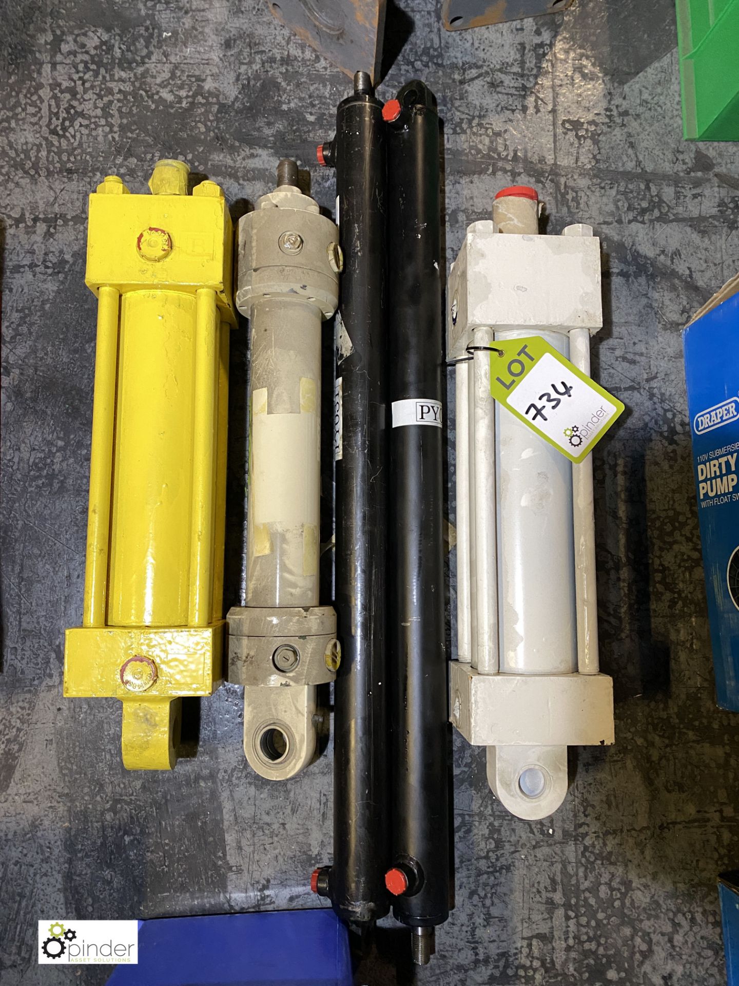 5 hydraulic Cylinders, as lotted (please note there is a lift out fee of £5 plus VAT on this lot)