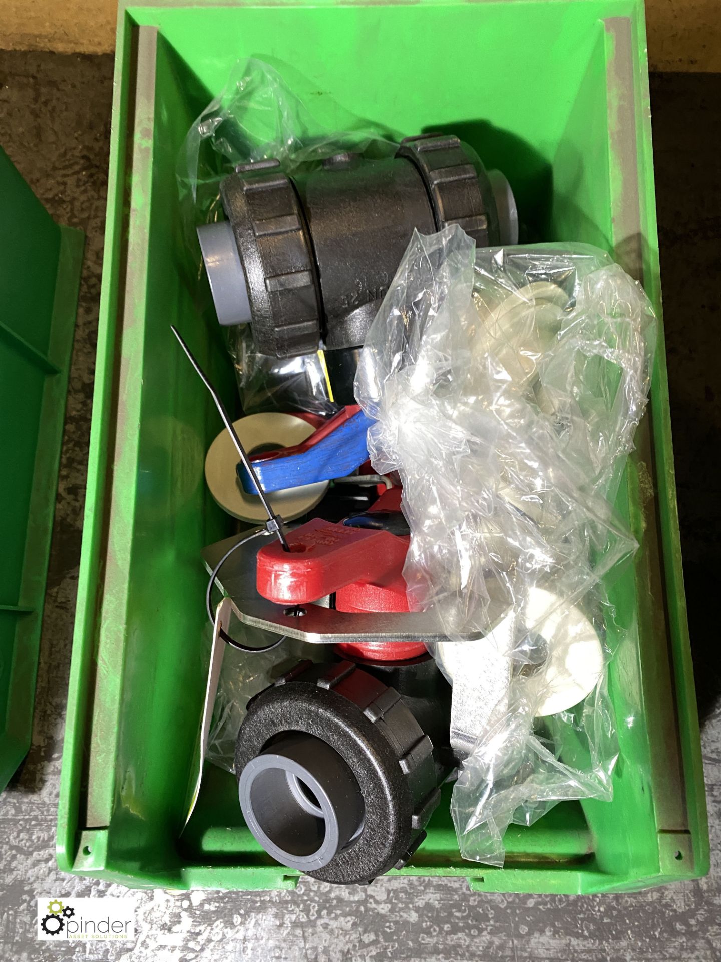 2 Safi Ball Valves, DN20, and 2 Safi lockable Ball Valves, DN25 with socket fusion ends (please note