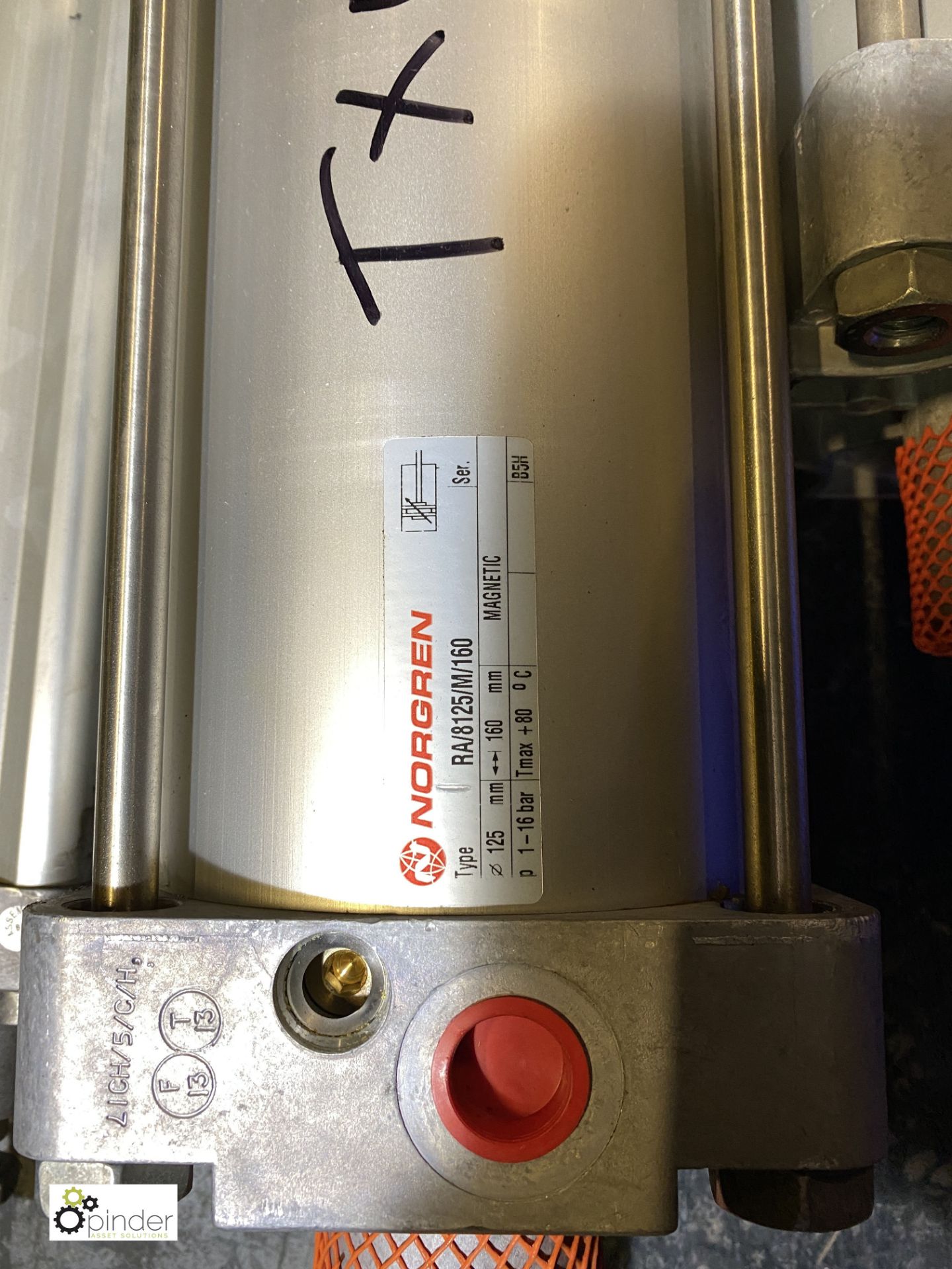 5 various pneumatic Cylinders, as lotted (please note there is a lift out fee of £5 plus VAT on this - Image 4 of 4