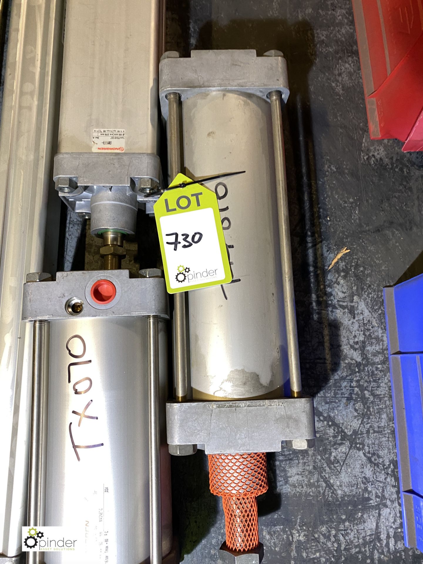 5 various pneumatic Cylinders, as lotted (please note there is a lift out fee of £5 plus VAT on this - Image 2 of 4
