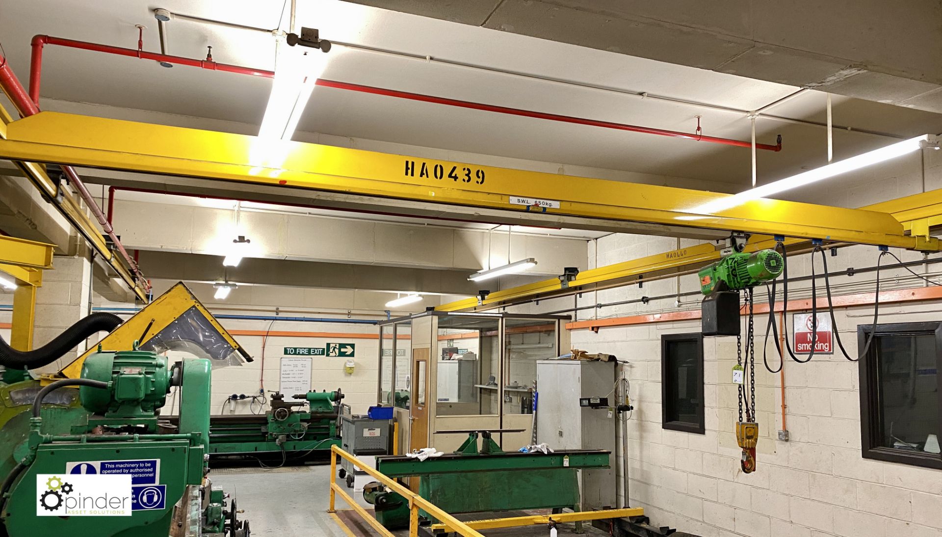 Overhead Lifting Installation comprising 2 suspend