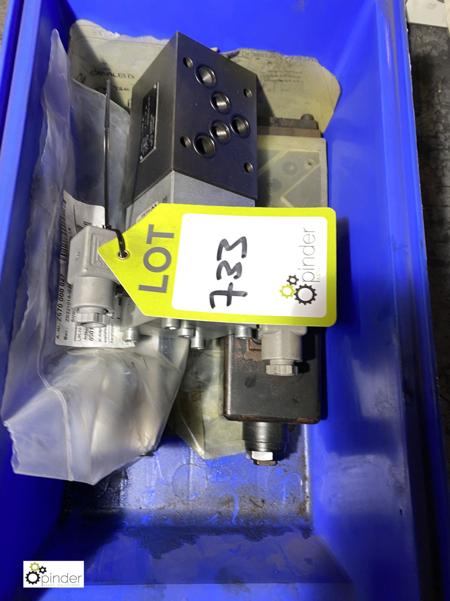 3 WAND FLUH ZM22101A-S590 hydraulic Valves (please note there is a lift out fee of £5 plus VAT on