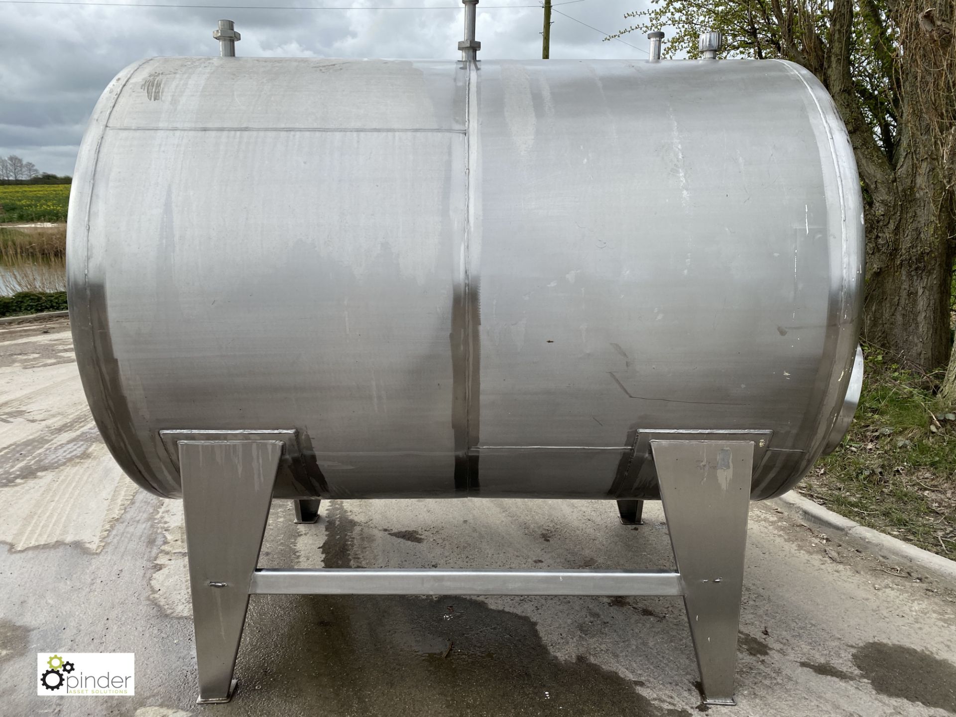 Stainless steel Tank, 1500mm diameter x 2100mm length, with powered agitator (location: Croxton) ( - Image 3 of 10